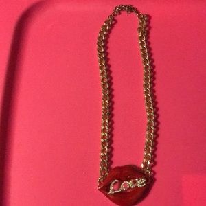 Love lip gold necklace